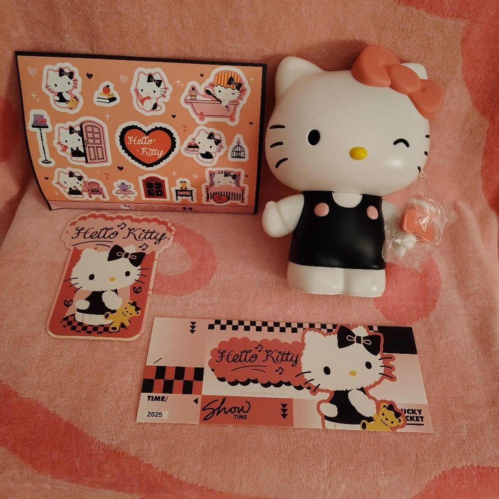 EXCLUSIVE - Hello Kitty Deluxe Wireless Bluetooth Speaker Set - Picture 9 of 13